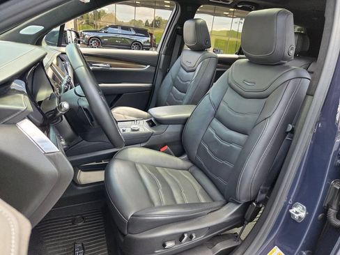 Used 2025 Cadillac XT6 Premium Luxury w/ Platinum Package AWD/4WD image 7