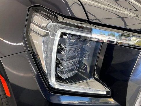 Used 2024 GMC Yukon SLT image 29