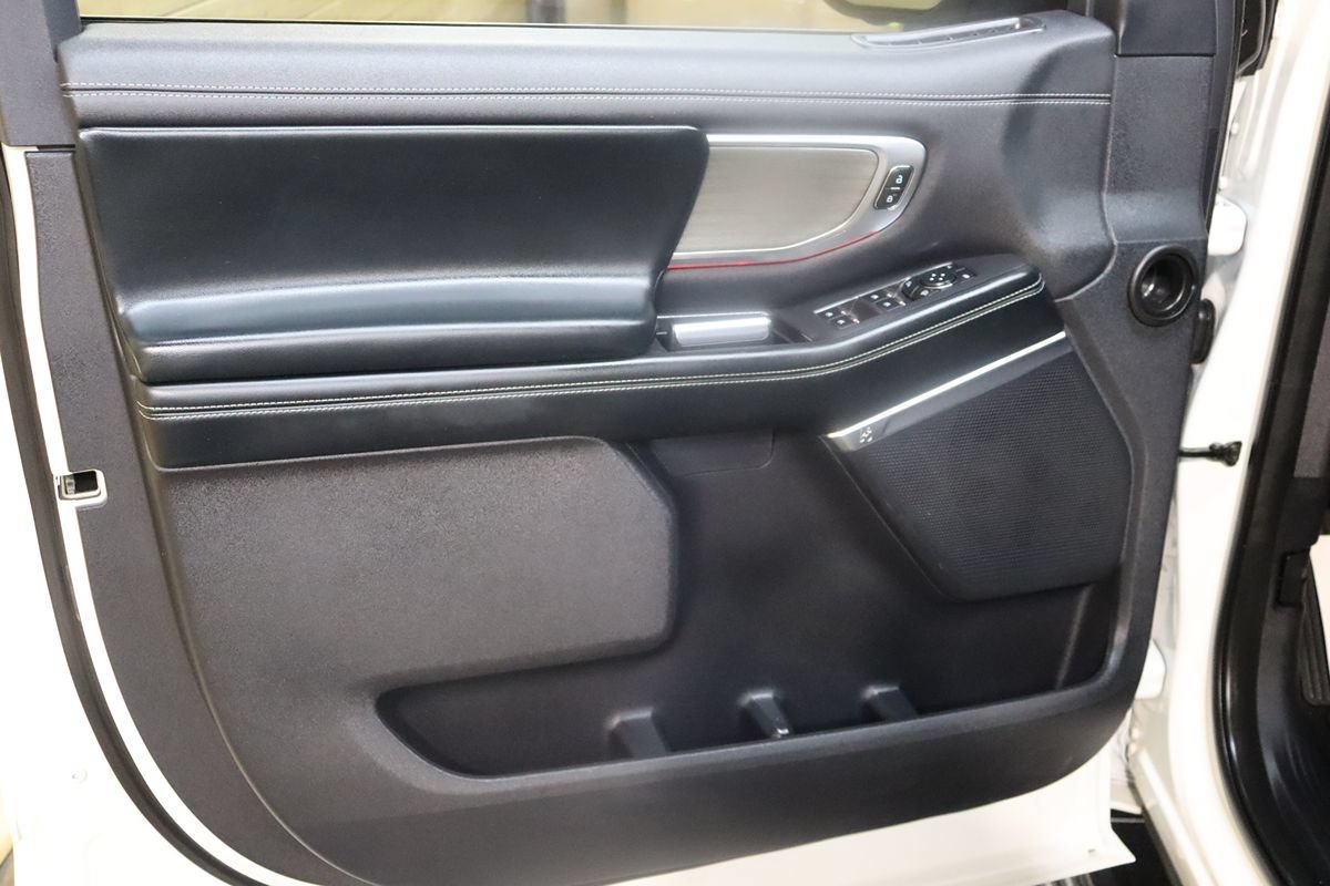 Used 2025 Ford Expedition Platinum w/ Driver's Package AWD/4WD image 30
