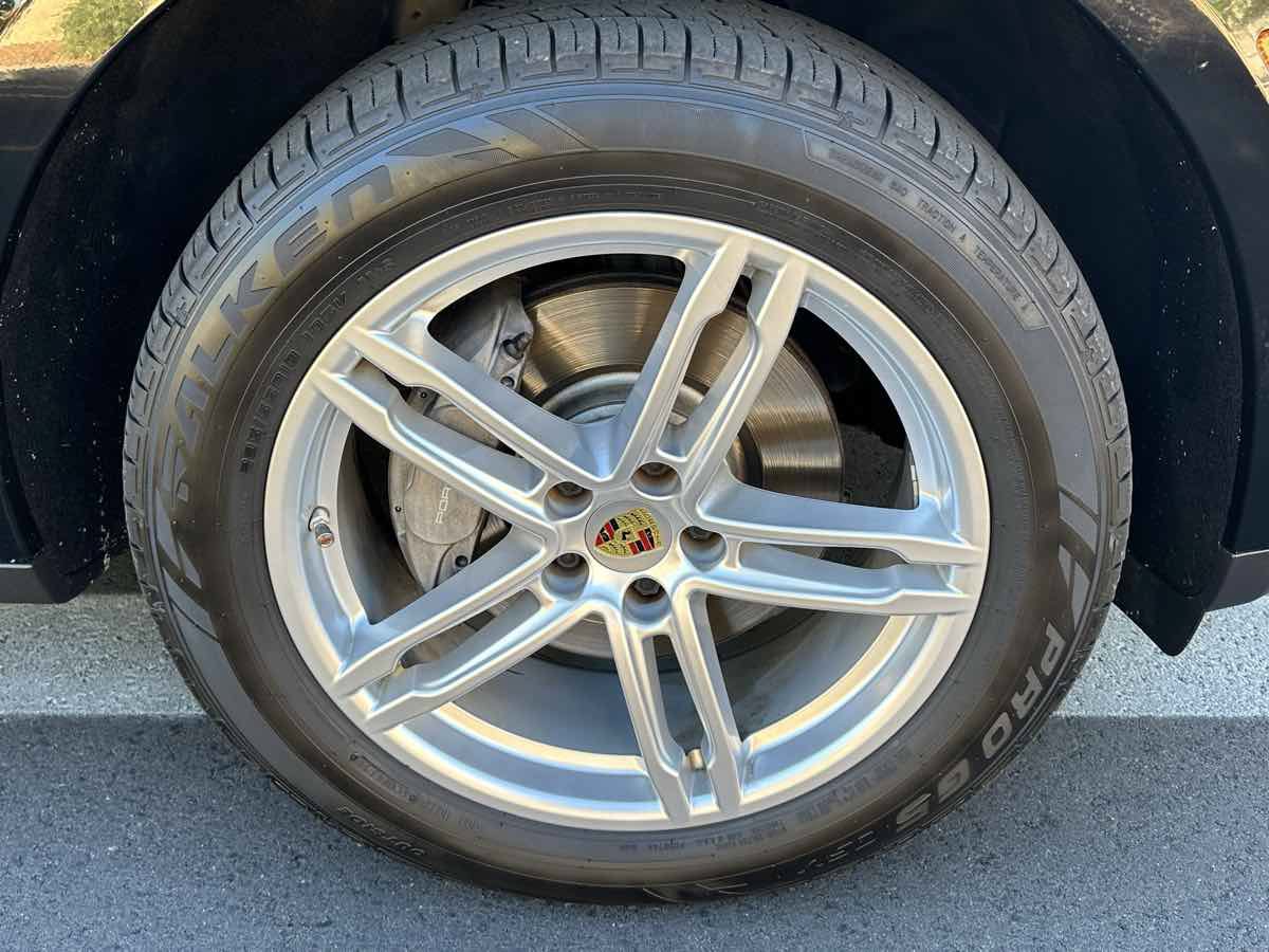 Used 2018 Porsche Macan AWD/4WD image 62