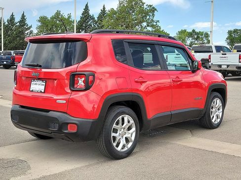 Used 2017 Jeep Renegade Latitude FWD image 11