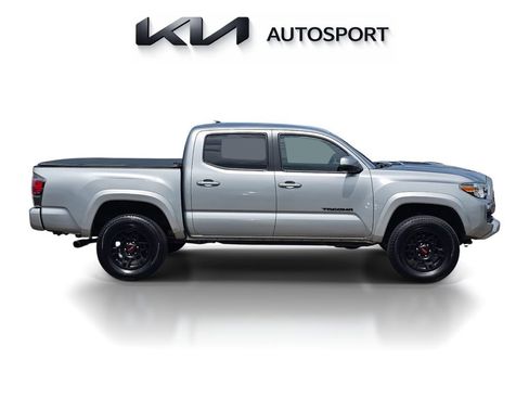 Used 2020 Toyota Tacoma TRD Sport w/ Technology Package RWD image 8