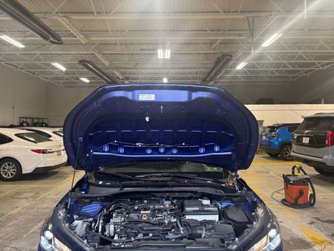 Used 2025 Toyota Corolla Cross LE image 31