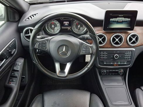 Used 2016 Mercedes-Benz GLA 250 4MATIC image 11
