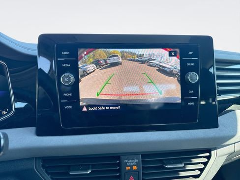Used 2025 Volkswagen Jetta SE FWD image 23