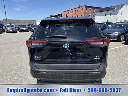 Used 2020 Toyota RAV4 LE AWD/4WD image 4