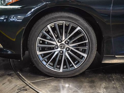 Used 2022 Lexus ES 300h w/ Premium Package image 9