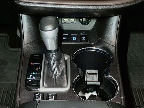 Used 2019 Toyota Highlander XLE AWD/4WD image 35