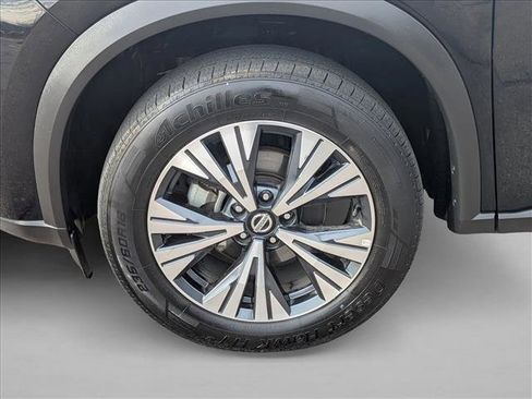 Used 2023 Nissan Rogue SV image 9