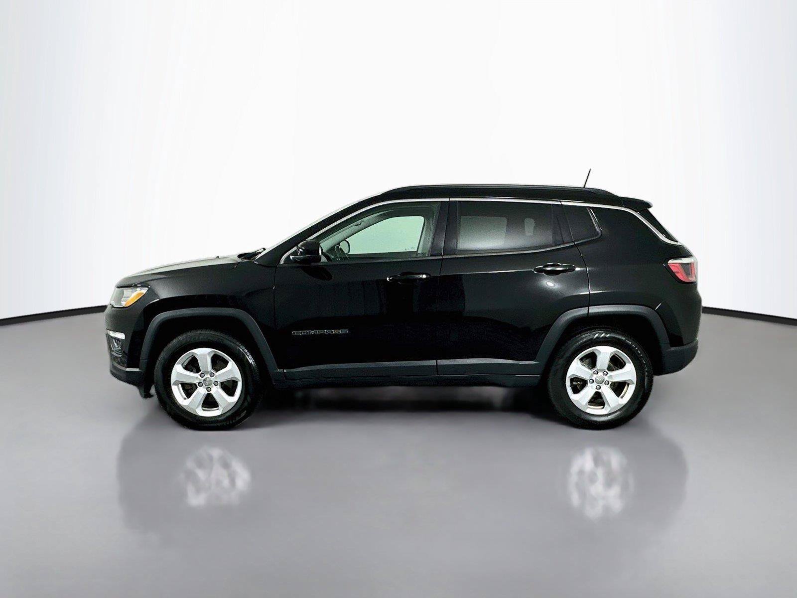 Used 2020 Jeep Compass Latitude w/ Cold Weather Group AWD/4WD image 8