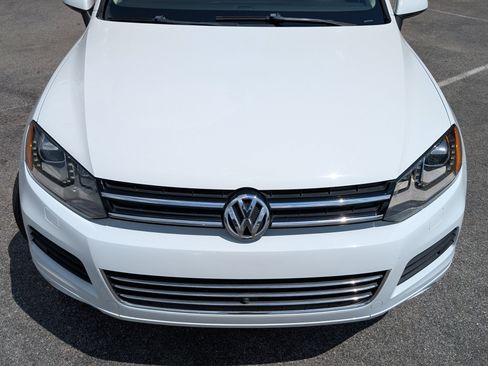 Used 2014 Volkswagen Touareg Executive AWD/4WD image 12