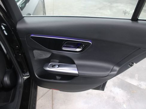 Used 2025 Mercedes-Benz C 300 Sedan image 26