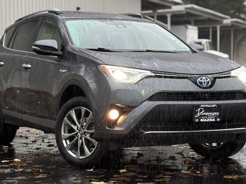 Used 2017 Toyota RAV4 Limited image 3