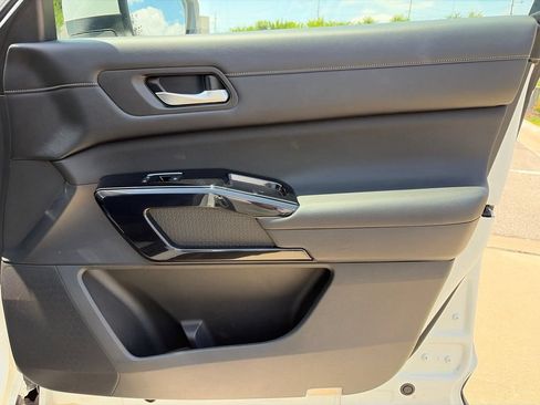 Used 2022 Nissan Pathfinder SV AWD/4WD image 26