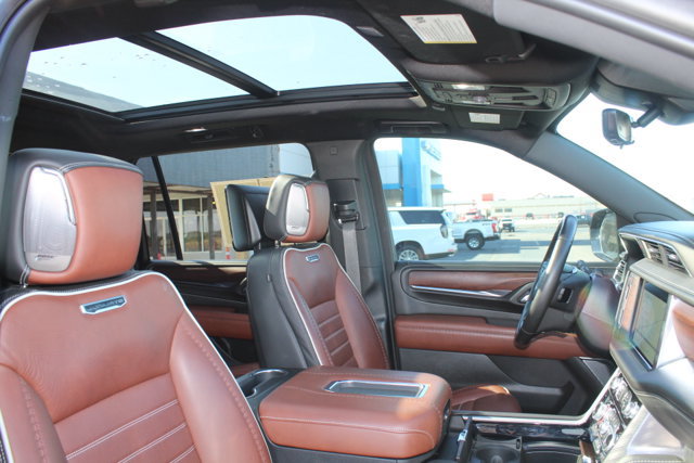 Used 2023 GMC Yukon XL Denali Ultimate w/ LPO, Floor Liner Package AWD/4WD image 17