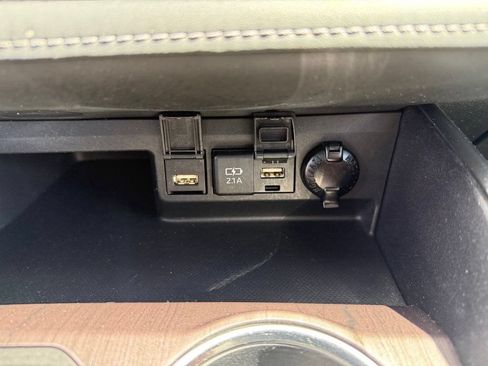 Used 2021 Toyota Highlander Limited AWD/4WD image 29