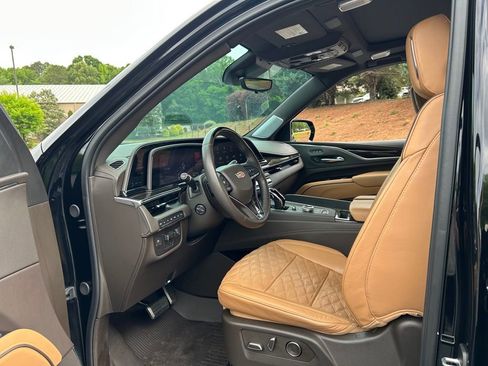 Used 2024 Cadillac Escalade Sport w/ LPO, ONYX Package AWD/4WD image 41