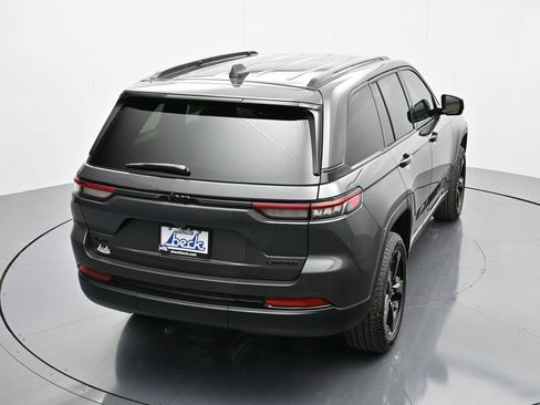 New 2025 Jeep Grand Cherokee Limited w/ Black Appearance Package image 29