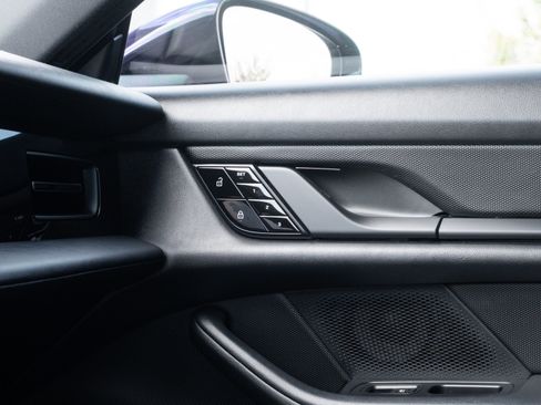 Used 2021 Porsche Taycan 4S image 19