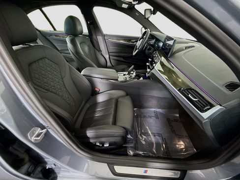 Used 2023 BMW 530e w/ M Sport Package image 29