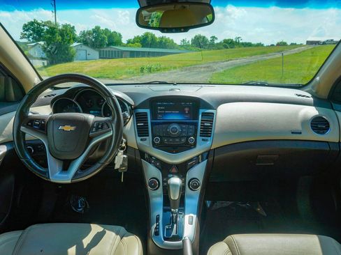Used 2014 Chevrolet Cruze LT FWD image 10