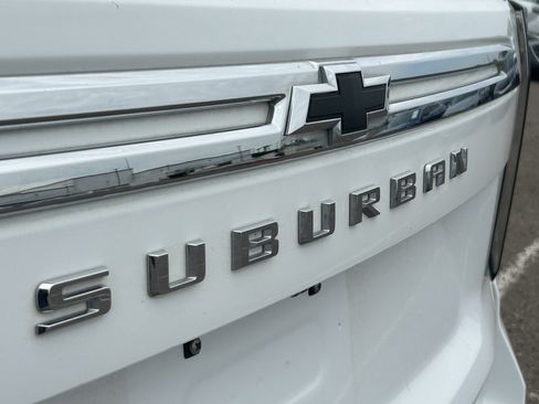 Used 2021 Chevrolet Suburban LT w/ LT Signature Package RWD image 10