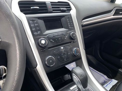 Used 2015 Ford Fusion SE image 22