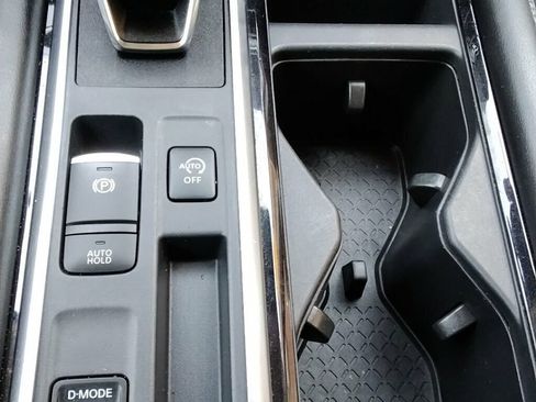 Used 2022 Nissan Pathfinder SV FWD image 26