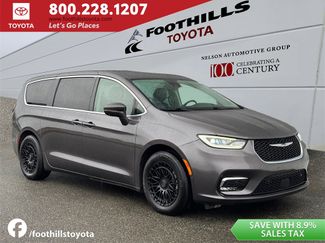 Used 2022 Chrysler Pacifica Touring-L w/ Uconnect Theater Family Group video 1