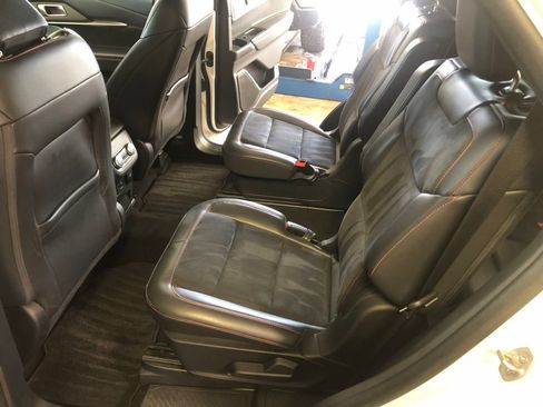 Used 2025 Ford Explorer ST AWD/4WD image 5