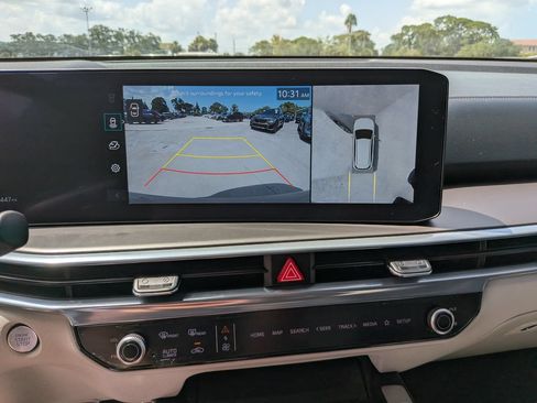 Certified 2025 Kia Sorento SX Prestige AWD/4WD image 28