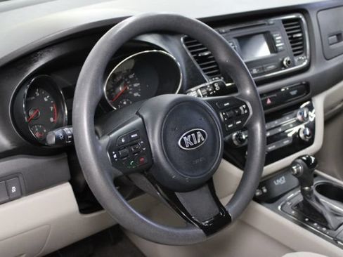 Used 2016 Kia Sedona LX w/ Option Group 020 FWD image 10