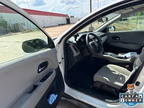Used 2018 Honda HR-V LX image 9