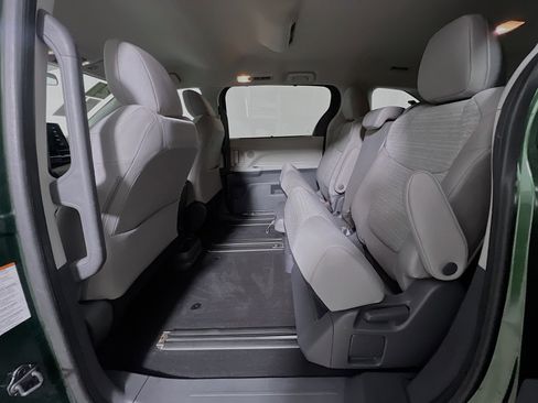 Used 2021 Toyota Sienna LE image 29