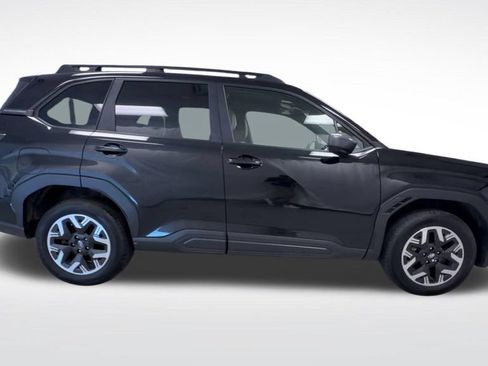 Used 2025 Subaru Forester Premium AWD/4WD image 9