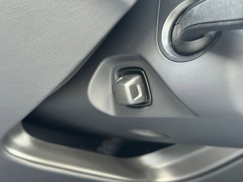 Used 2022 Porsche Cayenne GTS w/ Premium Package image 19