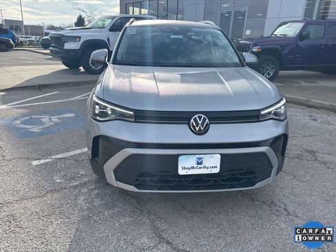 Used 2025 Volkswagen Taos SE image 9