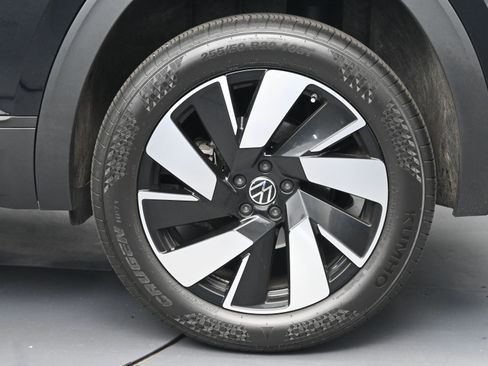 Used 2024 Volkswagen Atlas Cross Sport SE image 20