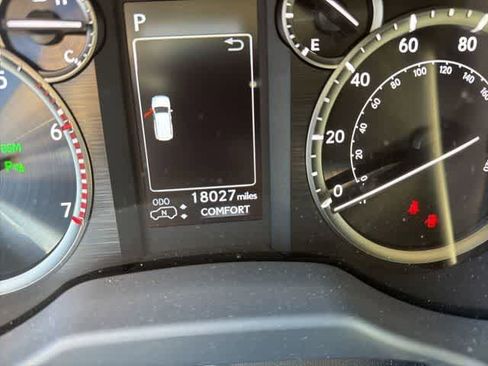 Used 2023 Lexus GX 460 Luxury w/ Accessory Package image 18