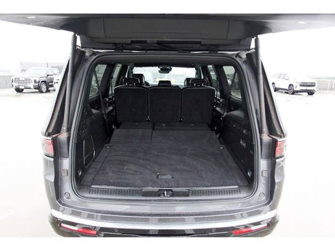Used 2024 Jeep Wagoneer L Series III w/ Flexible Seating Group AWD/4WD image 29