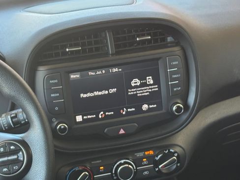 Used 2025 Kia Soul LX w/ LX Technology Package FWD image 17