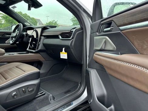 New 2026 GMC Acadia Denali Ultimate w/ LPO, Floor Liner Package AWD/4WD image 38