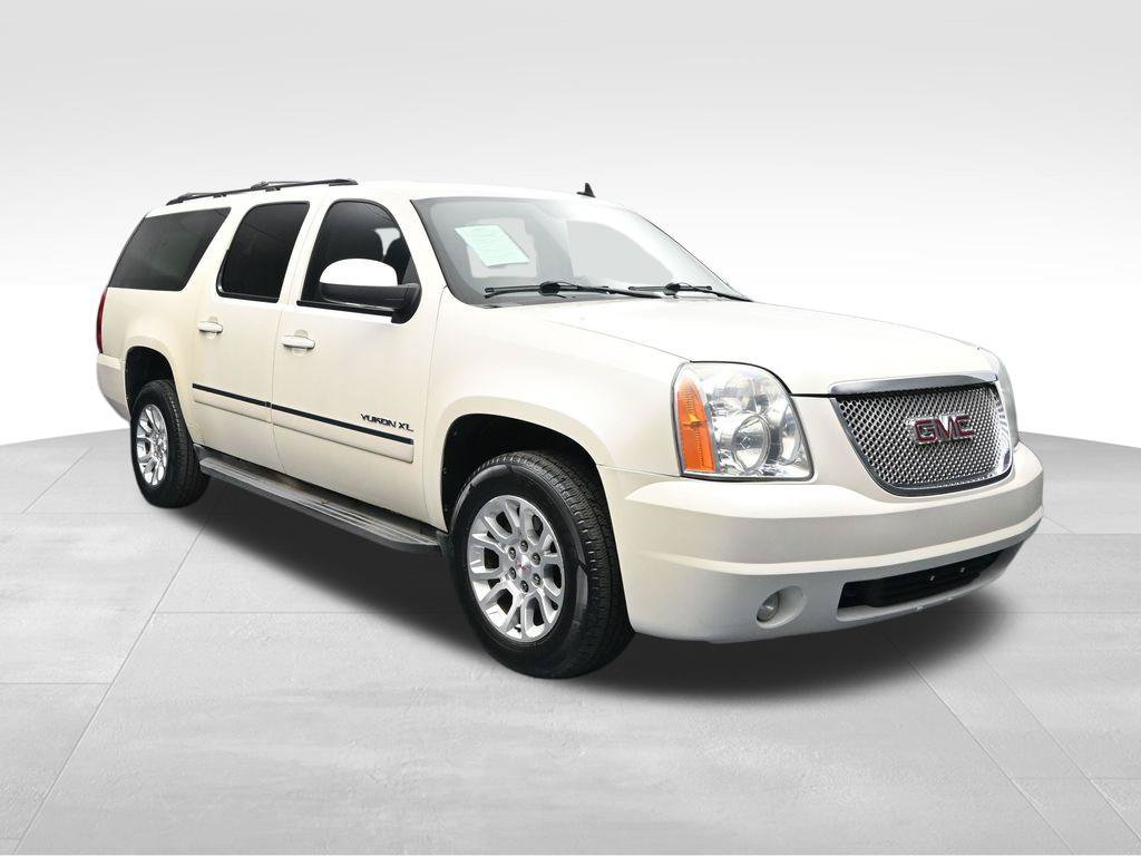 Used 2011 GMC Yukon XL SLT w/ SLT-2 Equipment Package AWD/4WD image 7