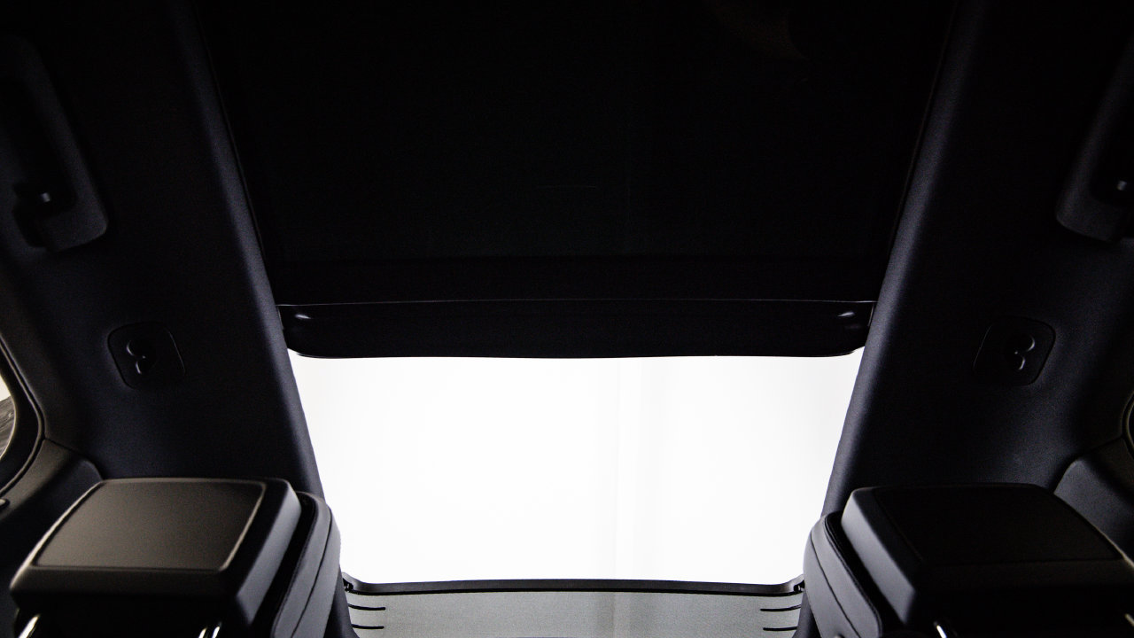Certified 2023 Porsche Macan AWD/4WD image 30