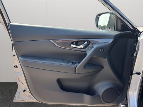 Used 2020 Nissan Rogue SV w/ Premium Package FWD image 20