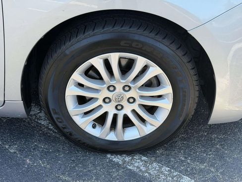 Used 2016 Toyota Sienna XLE w/ XLE Navigation Package FWD image 25