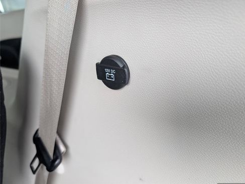Used 2023 Chrysler Pacifica Limited FWD image 35