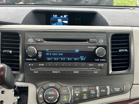 Used 2012 Toyota Sienna XLE FWD image 13