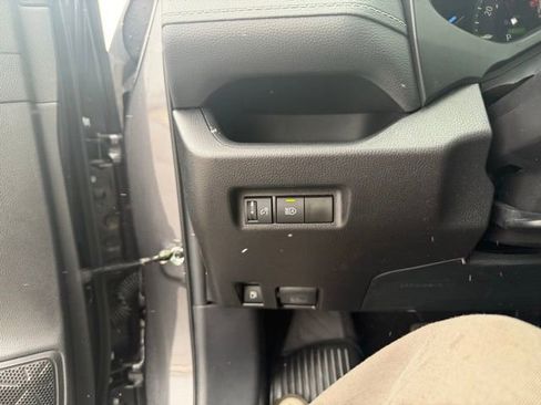 Used 2025 Toyota RAV4 XLE AWD/4WD image 16