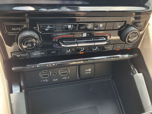 New 2024 Jeep Grand Cherokee Limited w/ Luxury Tech Group II AWD/4WD image 18
